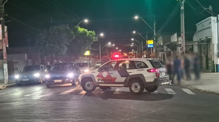 Acidente próximo ao cruzamento da avenida Tabajaras com Nhambiquaras.