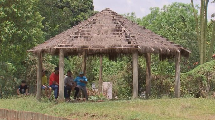 Caciques fecham aldeia de Arco-Íris após morte de indígena por Covid