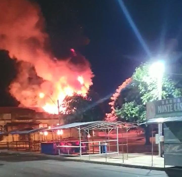 Incêndio destrói parte da estrutura da antiga estação ferroviária de Guararapes