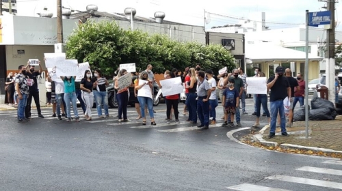 Marília tem protesto no Centro pela reabertura do comércio