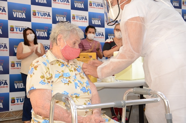 Tupã anuncia vacinações contra a covid-19 para idosos e cuidadores