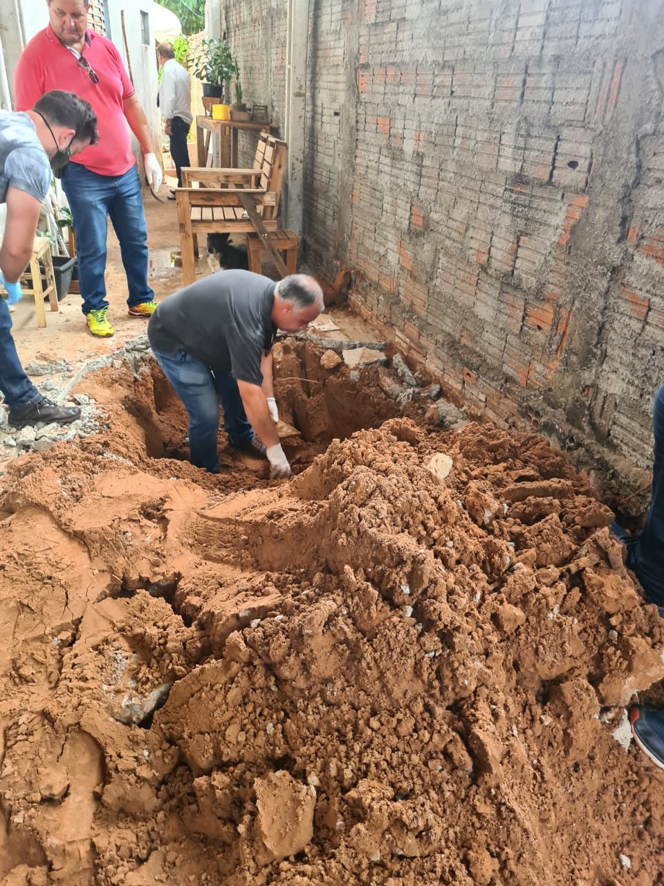 Menor é suspeita de matar mãe e irmã em crime bárbaro