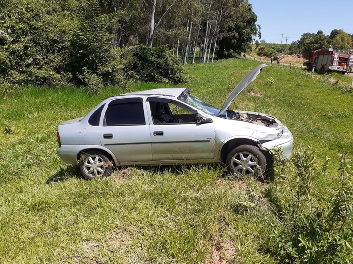 Mulher sofre ferimentos graves após capotar veículo na vicinal Iacri/Rinópolis