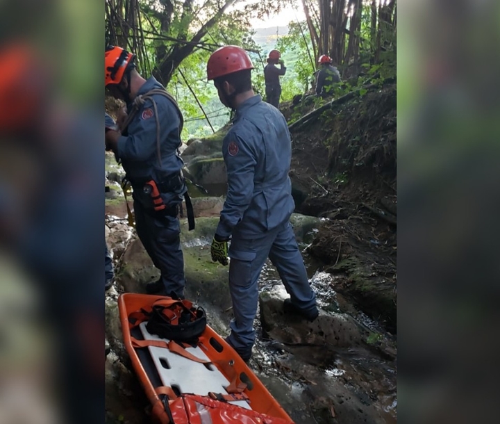 Adolescente que caiu em ribanceira é encontrado morto em Pompeia