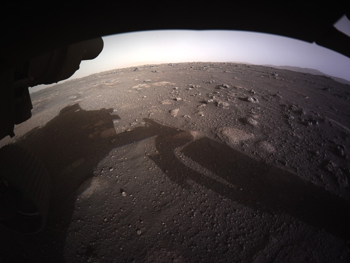 Robô Perseverance envia primeiras fotos coloridas de Marte