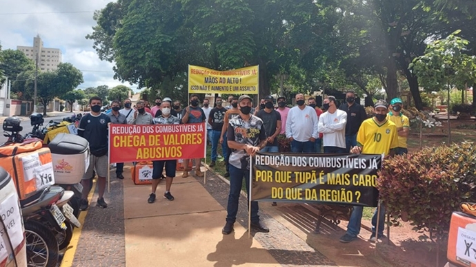 Motociclistas protestam contra preços dos combustíveis em Tupã