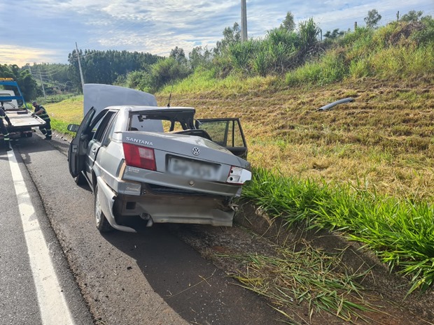 Motorista perde o controle e é atingido por caminhão na SP 294, em Tupã