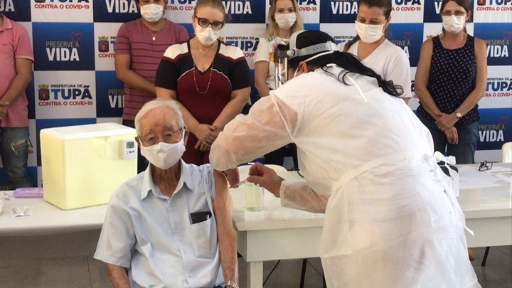 Idosos continuam sem previsão concreta para receber segunda dose da vacina contra covid-19