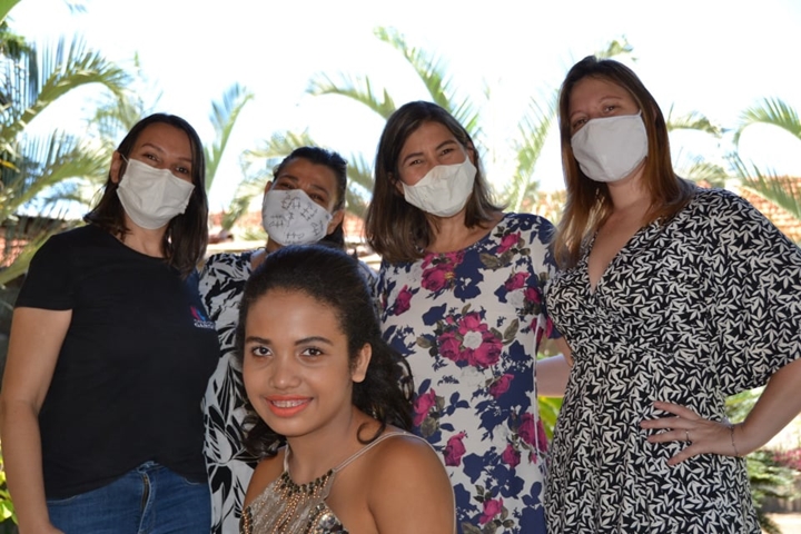 Casa do Garoto realiza sonho de adolescente e faz festa de 15 anos