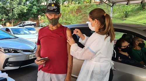 Vacinação contra covid em idosos com mais de 80 anos termina nesta terça-feira