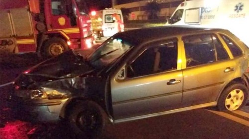 Motorista sofre ferimentos em acidente envolvendo carro e ônibus na SP-294 em Tupã