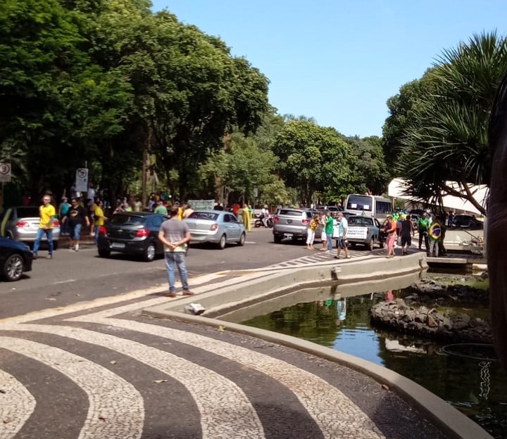 Carreata em apoio a Bolsonaro reúne centenas de participantes em Tupã