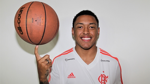 Com apenas 22 anos, jovem de Tupã é destaque no basquete brasileiro