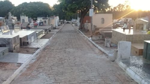 Secretário de Obras esclarece sobre suposto desabamento de sepultura no Cemitério da Saudade