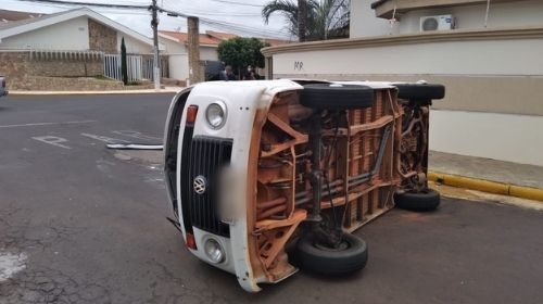 Acidente de trânsito é registrado no cruzamento entre ruas Caingangs e São Cipriano