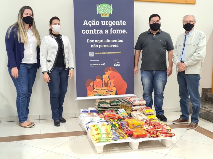 Sincovat faz doação de alimentos e cobertores para a Prefeitura