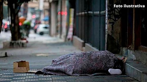 No frio intenso, assistência social de Tupã entrega cobertores aos moradores de rua