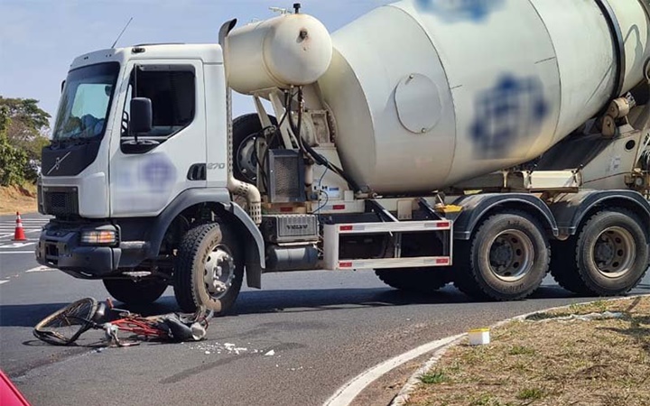 Ciclista fica gravemente ferido em acidente no trevo Chaparral, em Tupã