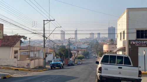 Região é encoberta por nuvem de fumaça