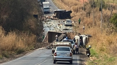 Acidente entre dois caminhões interdita vicinal Tupã/Bastos