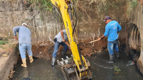 Prefeitura intensifica serviços de desobstrução dos sistemas de drenagem