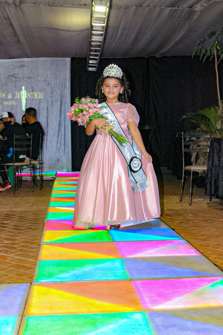 Aos 5 anos, Maria Valentina já se prepara para concorrer ao Miss Brasil Infantil.