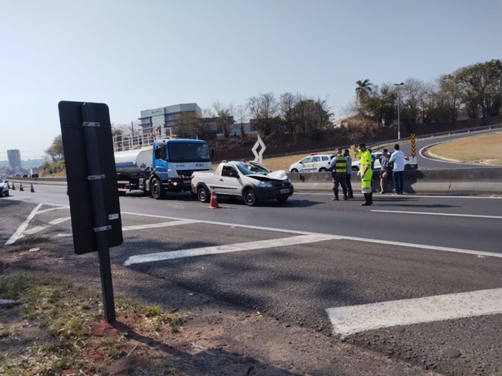 Pneu de caminhão solto mata homem na rodovia SP-294