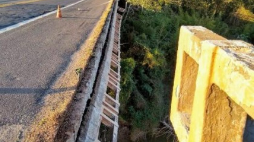 Falta de manutenção deixa ponte sobre o Rio do Peixe em situação precária