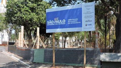 Com obras paradas, projeto 