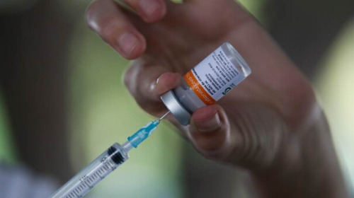 Imunização com vacina do Butantan reduziu em 90% as mortes de pessoas com mais de 70 anos em cinco estados