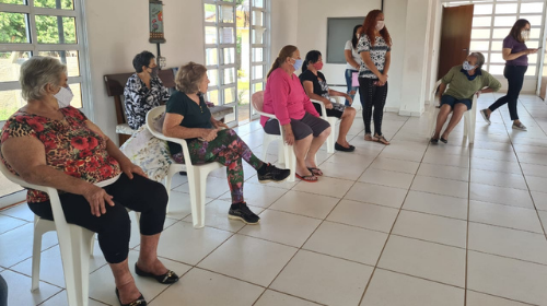 Idosos da Vila Dignidade ganham festa de aniversário para moradores