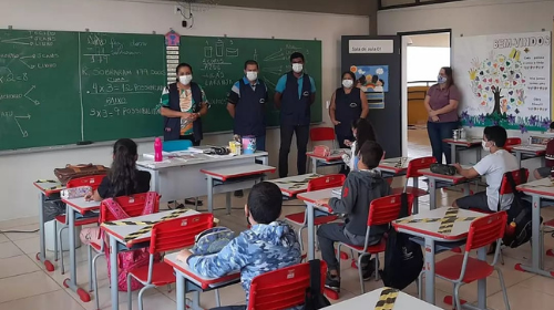 Em Queiroz, equipes de vigilância acompanham volta às aulas presenciais