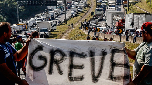 Greve dos caminhoneiros é mantida para 1º de novembro mesmo após auxílio diesel