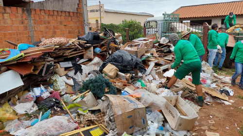 Vigilância Sanitária retira 6 caminhões lixos de casa de acumuladora em Tupã