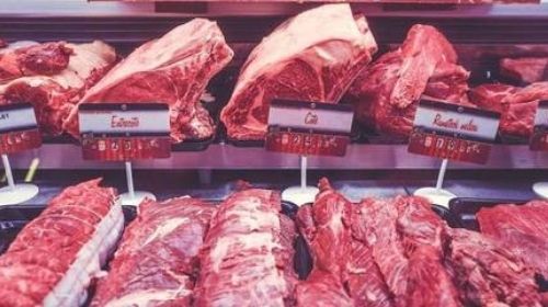 Carne vermelha fica mais barata pela 1ª vez em um ano e meio