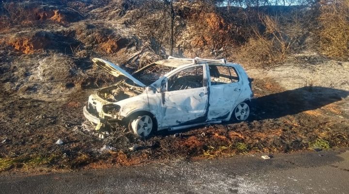 Carro pega fogo em estrada vicinal que liga Tupã a Queiroz