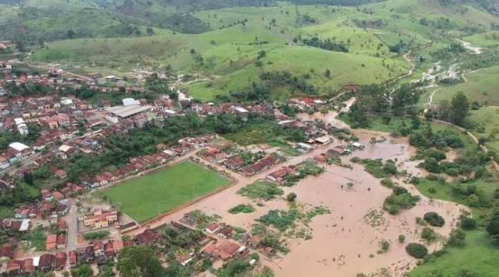 Por chuvas, governo decreta situação de emergência na BA e em MG