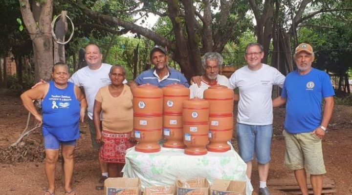 Pesquisadores da UNESP de Tupã distribuem filtros em comunidade amazônica