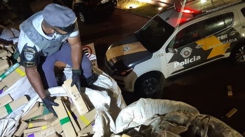 Motorista é preso com mais de 1,5 tonelada de maconha em meio a carga de sucata