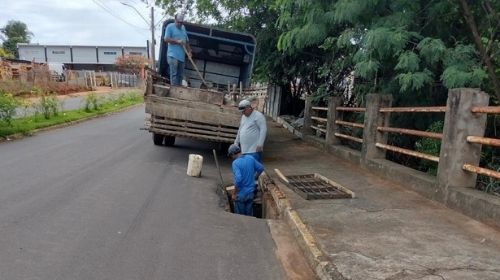 Equipe de Gestão Urbana realiza limpeza de canais pluviais e de drenagem