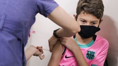 Crianças vacinadas há 28 dias com CoronaVac devem reservar 2ª dose