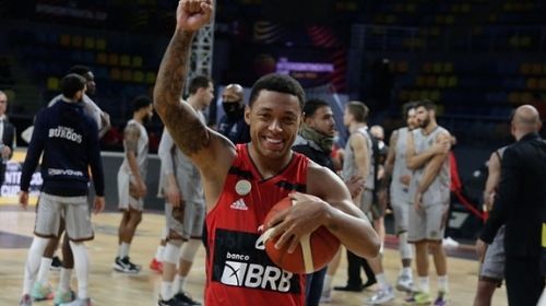 Yago conquista mundial de basquete pelo Flamengo