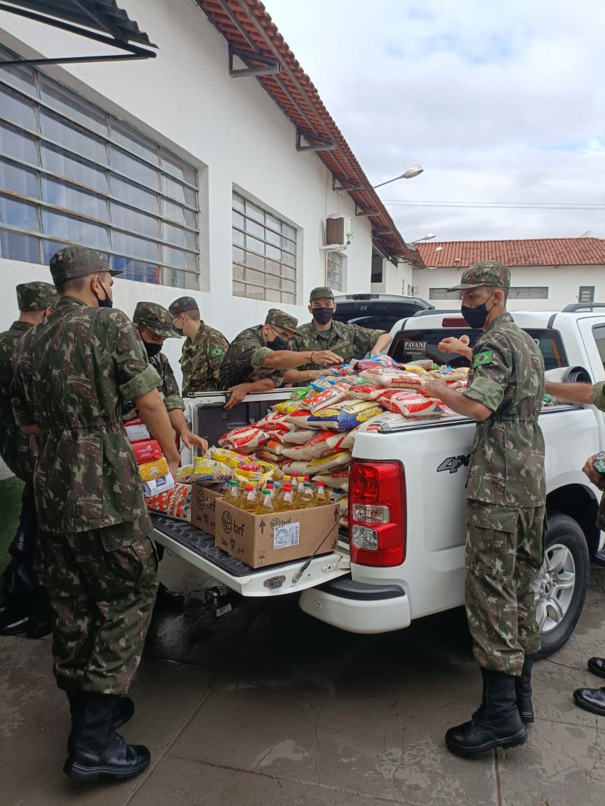 Força do Bem e Tiro de Guerra arrecadam mais de uma tonelada e meia de alimentos