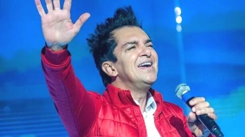 Regis Danese faz show em Queiroz nesta sexta-feira (25)