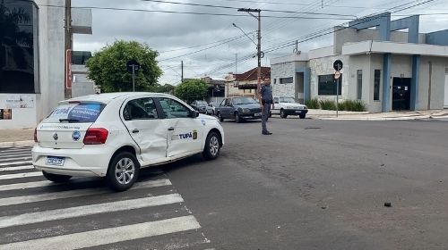 Carro da prefeitura de Tupã se envolve em acidente de trânsito nesta sexta-feira