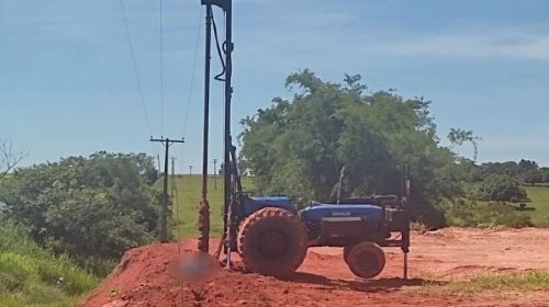 Homem morre eletrocutado após trator encostar em rede elétrica energizada, em Regente Feijó