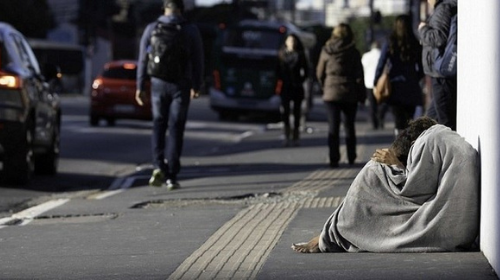 Para proteger do frio, moradores de rua são acolhidos na AMAE III