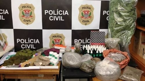 Outras drogas, dinheiro e materiais para embalar entorpecentes foram apreendidos em Marília — Foto: Polícia Civil/ Divulgação