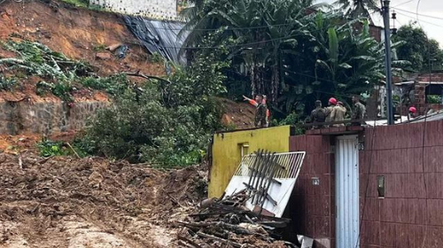 Sobe para 87 o nº de mortos por causa das chuvas no Grande Recife; buscas chegam ao 3º dia