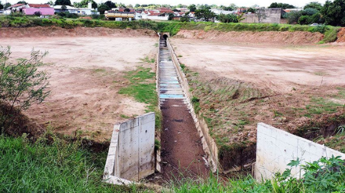 Empresa retoma obras de macrodrenagem no 